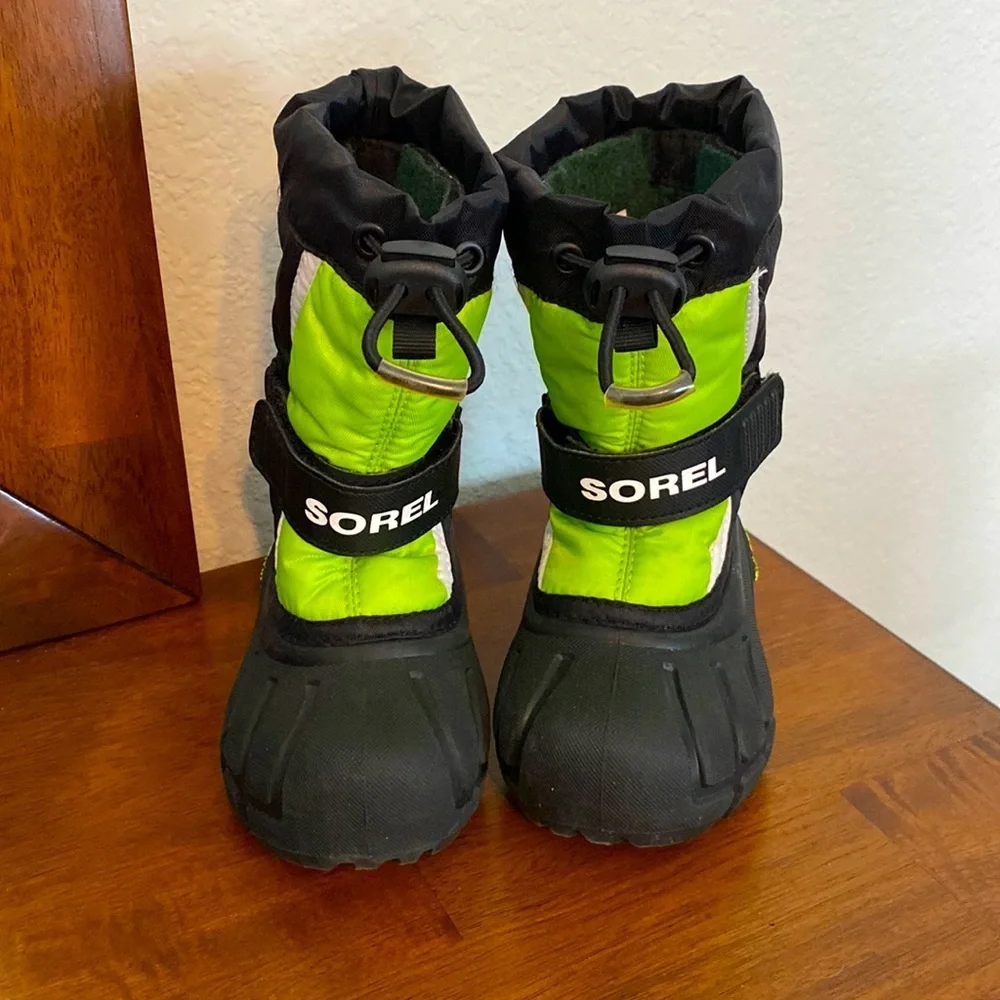 Sorel Kids toddler snow boots green and black size 6